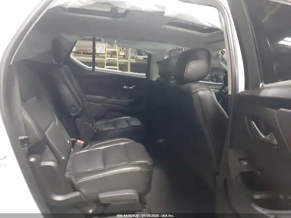 1GNEVHKW5JJ273638 2018 CHEVROLET TRAVERSE - Image 8