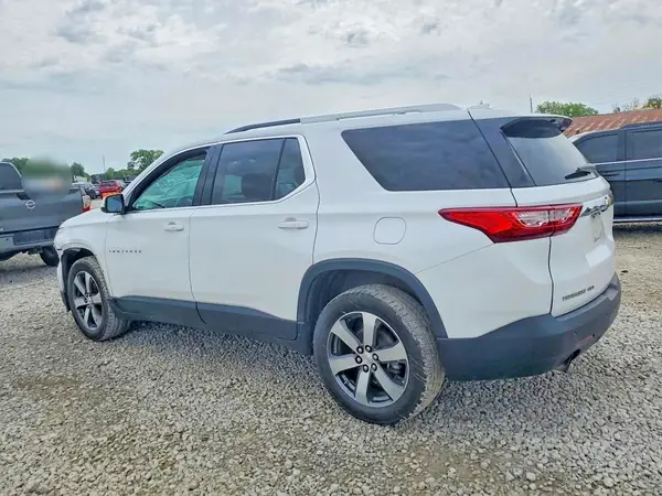 1GNEVHKW6JJ243256 2018 CHEVROLET TRAVERSE - Image 2