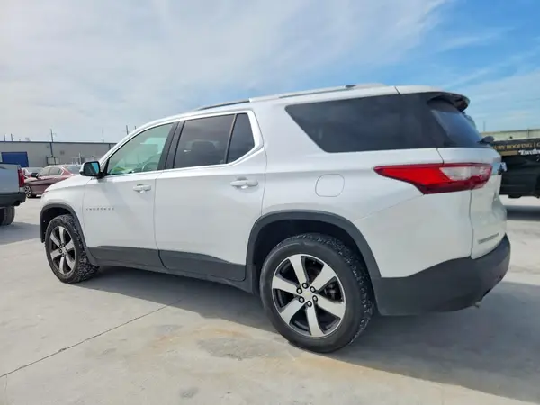 1GNEVHKW7JJ243914 2018 CHEVROLET TRAVERSE - Image 2