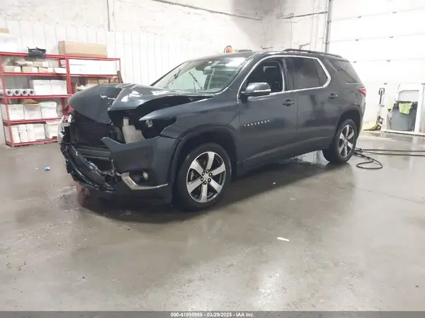1GNEVHKW7KJ235958 2019 CHEVROLET TRAVERSE - Image 2