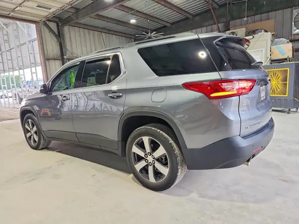 1GNEVHKW7LJ254480 2020 CHEVROLET TRAVERSE - Image 2