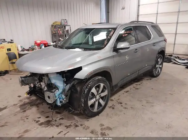 1GNEVHKW7PJ322878 2023 CHEVROLET TRAVERSE - Image 2