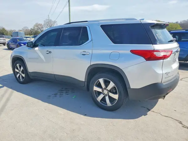 1GNEVHKW8JJ186915 2018 CHEVROLET TRAVERSE - Image 2