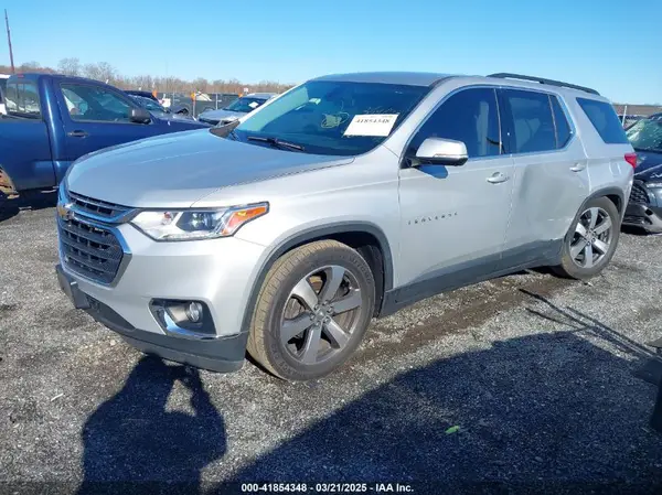 1GNEVHKW8LJ108105 2020 CHEVROLET TRAVERSE - Image 2