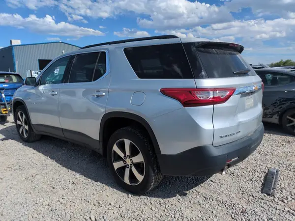 1GNEVHKW8LJ180275 2020 CHEVROLET TRAVERSE - Image 2