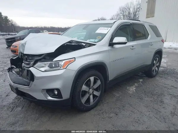 1GNEVHKW9JJ120809 2018 CHEVROLET TRAVERSE - Image 2