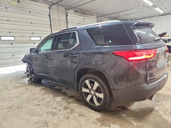 1GNEVHKW9JJ214432 2018 CHEVROLET TRAVERSE - Image 2