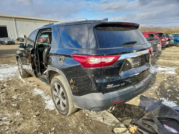 1GNEVHKWXJJ252848 2018 CHEVROLET TRAVERSE - Image 2