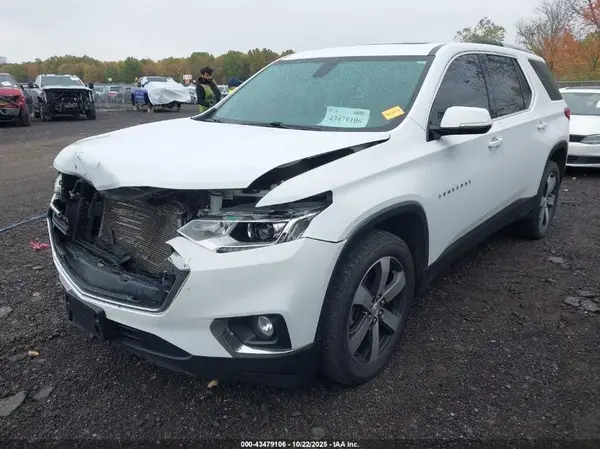 1GNEVHKWXJJ260058 2018 CHEVROLET TRAVERSE - Image 2