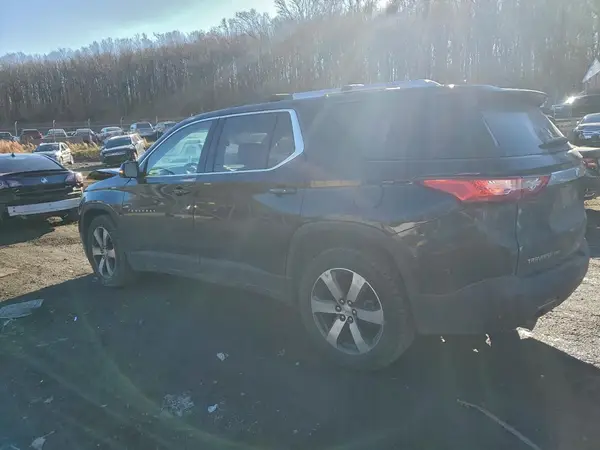 1GNEVHKWXJJ260383 2018 CHEVROLET TRAVERSE - Image 2