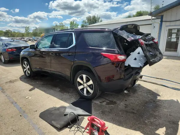 1GNEVHKWXMJ235276 2021 CHEVROLET TRAVERSE - Image 2