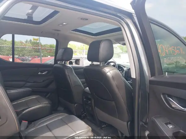 1GNEVJKW1KJ128749 2019 CHEVROLET TRAVERSE - Image 8