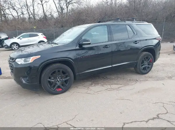 1GNEVJKW2JJ258912 2018 CHEVROLET TRAVERSE - Image 2