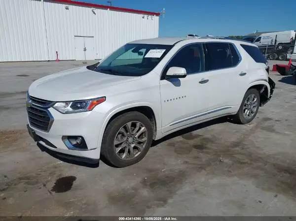 1GNEVJKW3JJ260622 2018 CHEVROLET TRAVERSE - Image 2