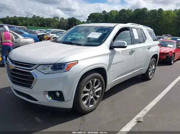 1GNEVJKW6JJ256435 2018 CHEVROLET TRAVERSE - Image 2