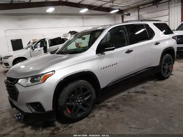 1GNEVJKW7JJ118869 2018 CHEVROLET TRAVERSE - Image 2