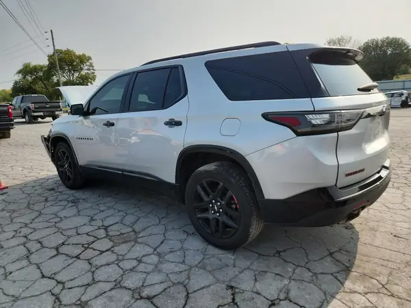 1GNEVJKW8JJ102096 2018 CHEVROLET TRAVERSE - Image 2
