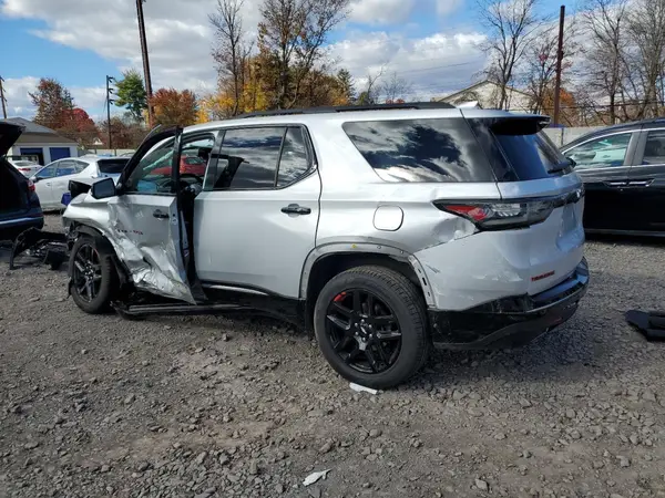 1GNEVJKW8JJ256470 2018 CHEVROLET TRAVERSE - Image 2