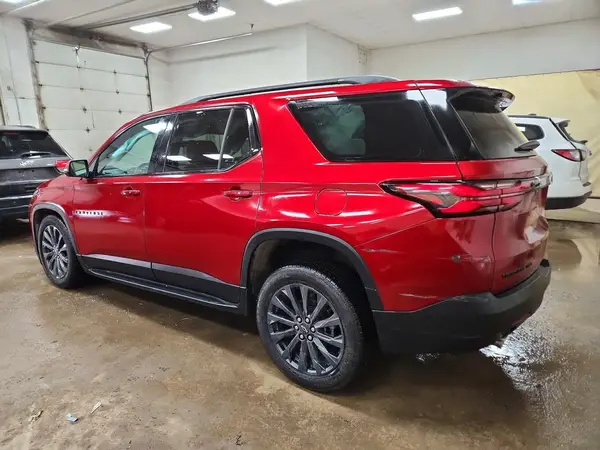 1GNEVJKWXPJ308917 2023 CHEVROLET TRAVERSE - Image 2