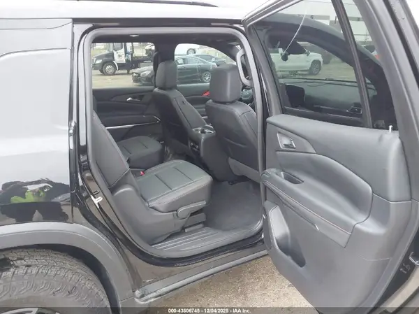 1GNEVJRS3SJ241086 2025 CHEVROLET TRAVERSE - Image 8