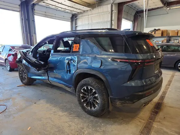 1GNEVJRSXSJ190282 2025 CHEVROLET TRAVERSE - Image 2