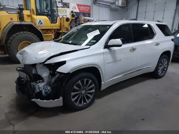 1GNEVKKW0PJ180385 2023 CHEVROLET TRAVERSE - Image 2