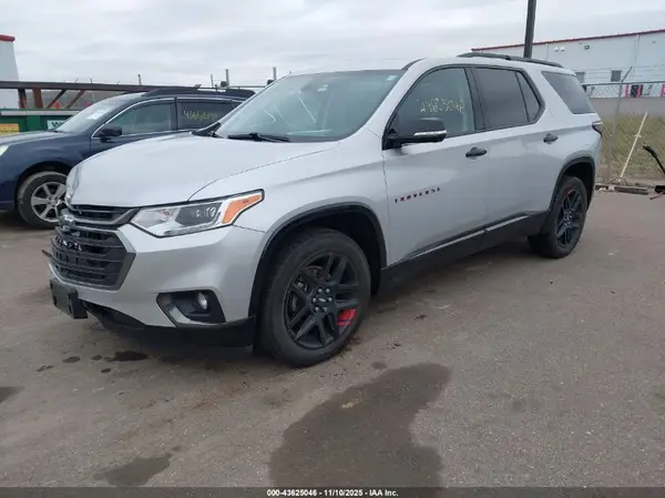1GNEVKKW3LJ131563 2020 CHEVROLET TRAVERSE - Image 2