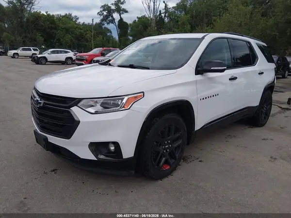 1GNEVKKW3LJ300142 2020 CHEVROLET TRAVERSE - Image 2