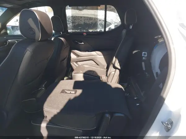 1GNEVKKW3PJ117586 2023 CHEVROLET TRAVERSE - Image 8