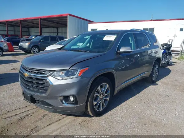 1GNEVKKW5LJ145402 2020 CHEVROLET TRAVERSE - Image 2