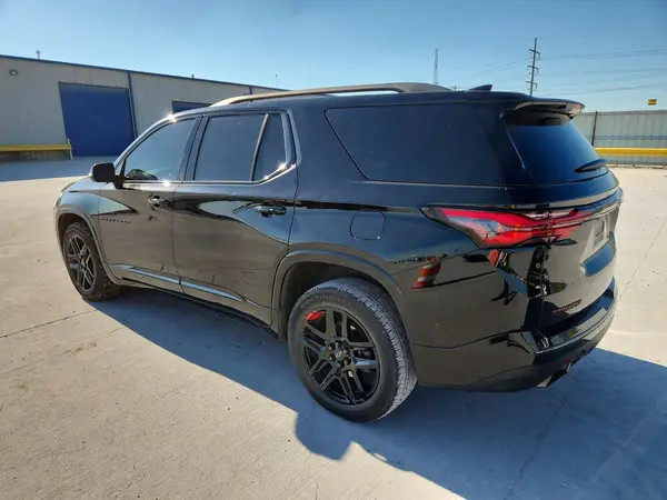1GNEVKKW5NJ111043 2022 CHEVROLET TRAVERSE - Image 2