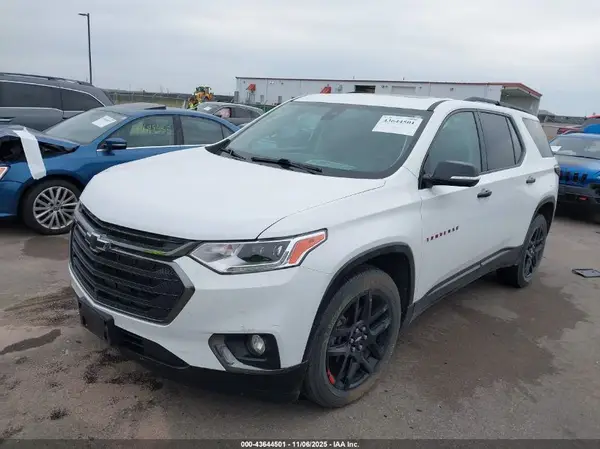 1GNEVKKW7LJ154828 2020 CHEVROLET TRAVERSE - Image 2