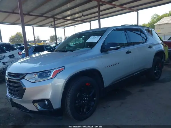 1GNEVKKW7MJ125203 2021 CHEVROLET TRAVERSE - Image 2