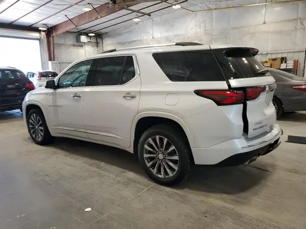 1GNEVKKW7PJ118059 2023 CHEVROLET TRAVERSE - Image 2