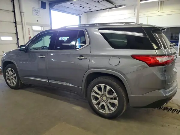 1GNEVKKW9LJ211093 2020 CHEVROLET TRAVERSE - Image 2