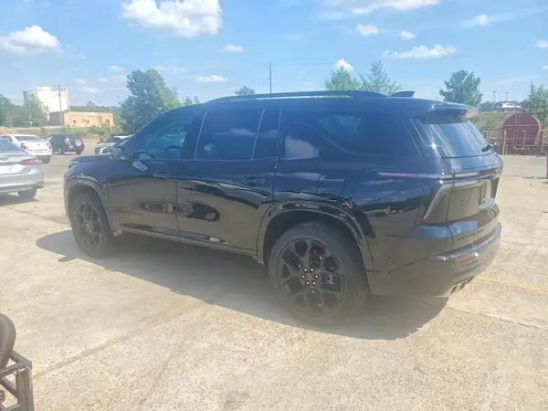 1GNEVLKS5TJ118882 2026 CHEVROLET TRAVERSE - Image 2