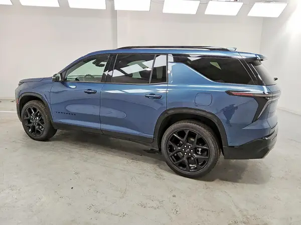 1GNEVLKS9TJ243660 2026 CHEVROLET TRAVERSE - Image 2