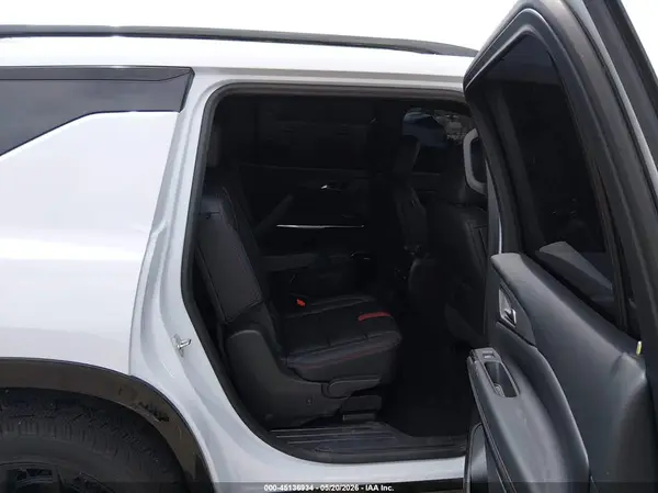 1GNEVLKS9TJ258238 2026 CHEVROLET TRAVERSE - Image 8