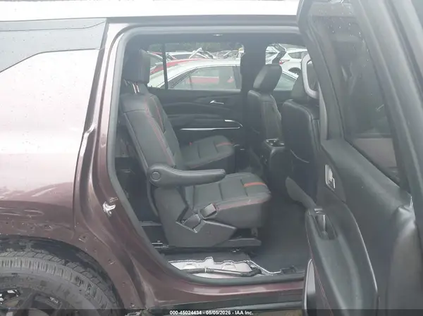 1GNEVLKSXTJ109370 2026 CHEVROLET TRAVERSE - Image 8