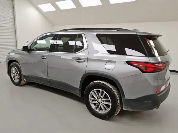 1GNEVMKW4PJ221693 2023 CHEVROLET TRAVERSE - Image 2