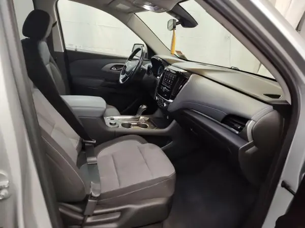 1GNEVMKW6LJ295711 2020 CHEVROLET TRAVERSE - Image 2