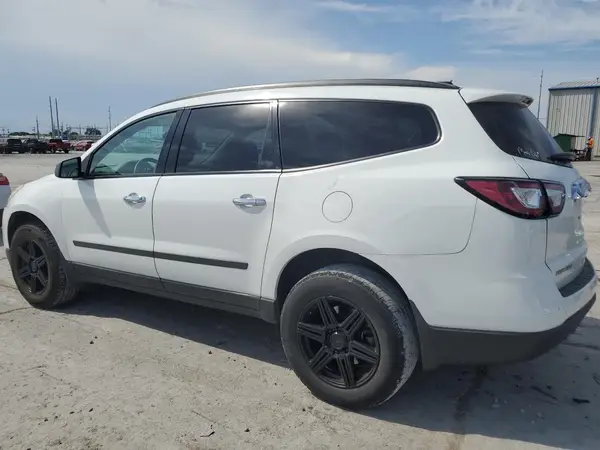 1GNKRFED0HJ215632 2017 CHEVROLET TRAVERSE - Image 2