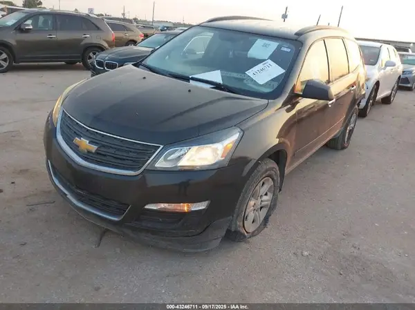 1GNKRFED0HJ226873 2017 CHEVROLET TRAVERSE - Image 2