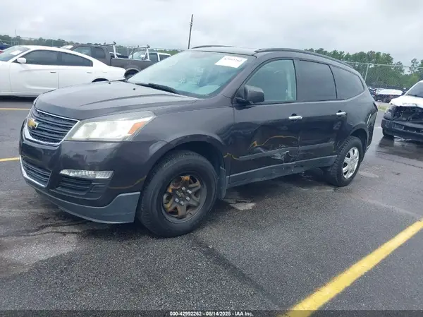 1GNKRFED0HJ277001 2017 CHEVROLET TRAVERSE - Image 2