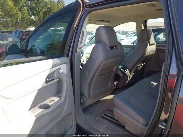 1GNKRFED0HJ322437 2017 CHEVROLET TRAVERSE - Image 8
