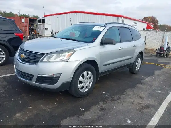 1GNKRFED0HJ328593 2017 CHEVROLET TRAVERSE - Image 2