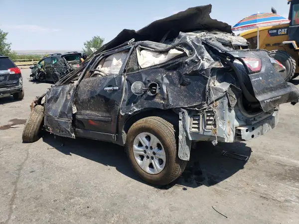 1GNKRFED1HJ107312 2017 CHEVROLET TRAVERSE - Image 2