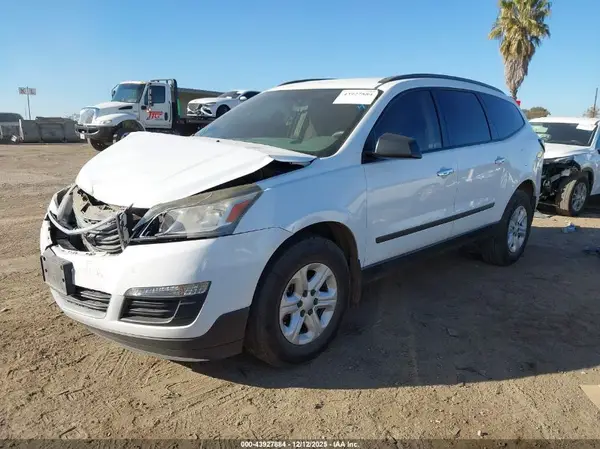 1GNKRFED1HJ136874 2017 CHEVROLET TRAVERSE - Image 2
