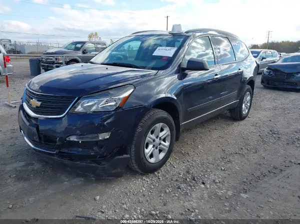 1GNKRFED1HJ138608 2017 CHEVROLET TRAVERSE - Image 2