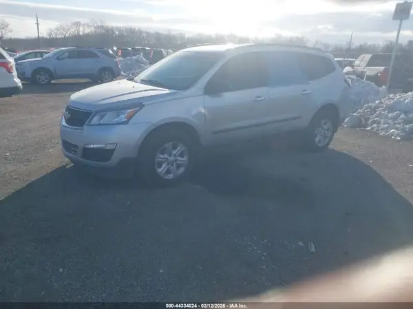1GNKRFED1HJ239244 2017 CHEVROLET TRAVERSE - Image 2